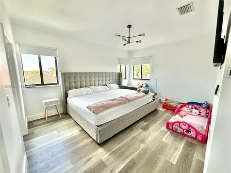 7963 NW 195th Terrace Hialeah FL 33015