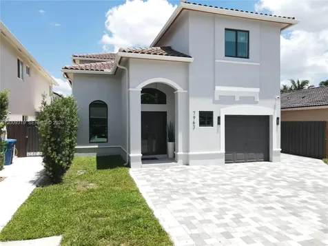 7963 NW 195th Terrace Hialeah FL 33015