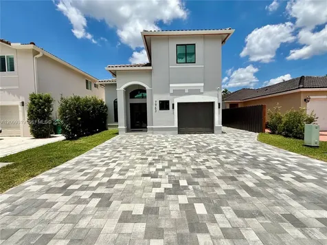 7963 NW 195th Terrace Hialeah FL 33015