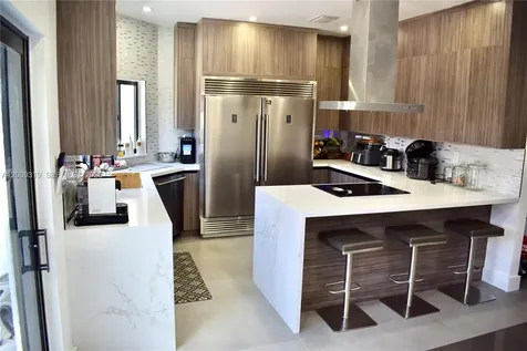 7963 NW 195th Terrace Hialeah FL 33015