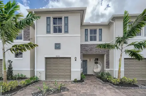 1676 SE 8th Avenue Homestead FL 33034