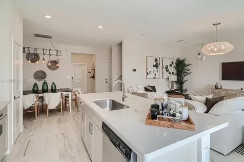 1676 SE 8th Avenue Homestead FL 33034