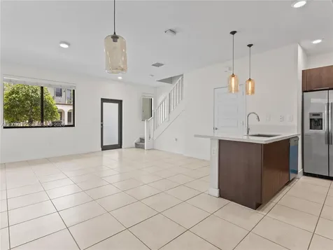 8382 NW 51st Terrace Doral FL 33166