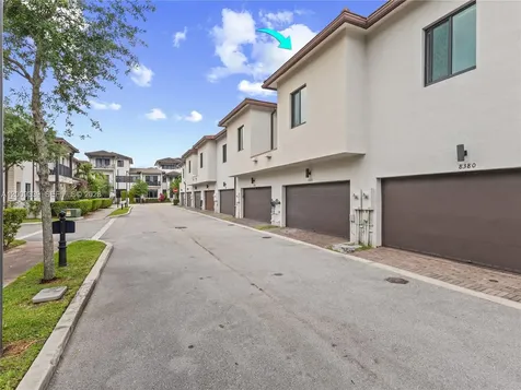 8382 NW 51st Terrace Doral FL 33166