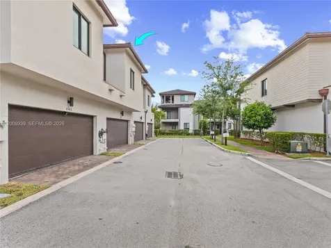 8382 NW 51st Terrace Doral FL 33166