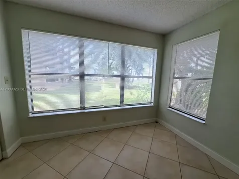 2796 S University Drive Davie FL 33328