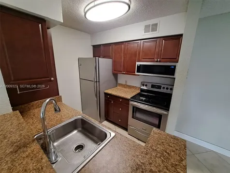 2796 S University Drive Davie FL 33328