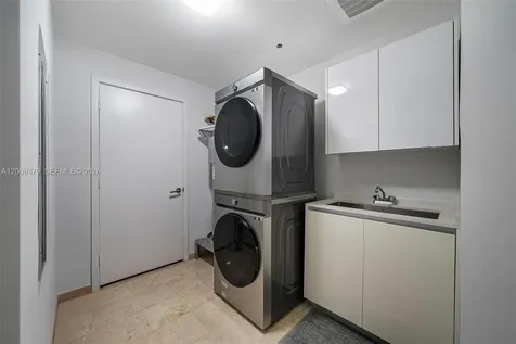 88 SW 7th Street Miami FL 33130
