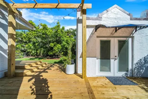 1925 SW 23rd Street Miami FL 33145