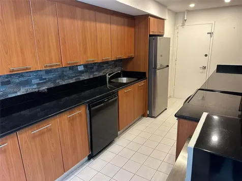 6039 Collins Avenue Miami Beach FL 33140