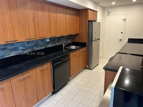 6039 Collins Avenue Miami Beach FL 33140
