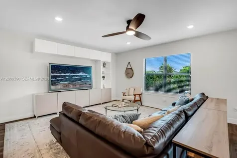 2981 Shortleaf Avenue Oakland Park FL 33311