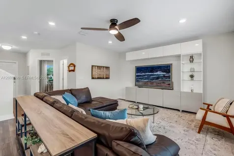 2981 Shortleaf Avenue Oakland Park FL 33311