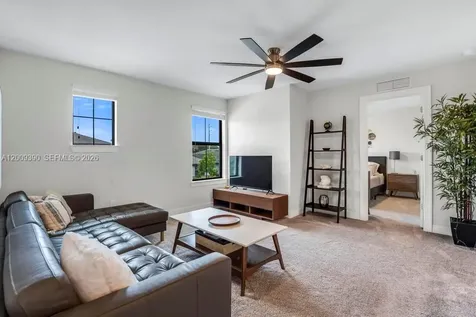 2981 Shortleaf Avenue Oakland Park FL 33311