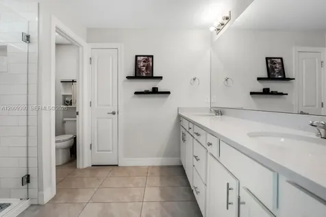2981 Shortleaf Avenue Oakland Park FL 33311
