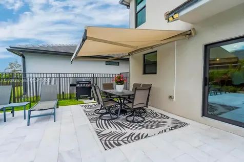 2981 Shortleaf Avenue Oakland Park FL 33311