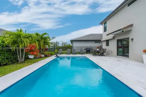 2981 Shortleaf Avenue Oakland Park FL 33311