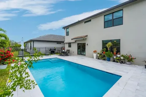 2981 Shortleaf Avenue Oakland Park FL 33311