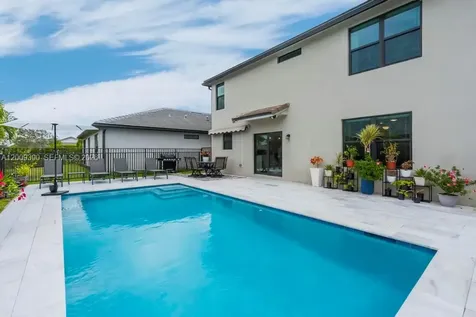 2981 Shortleaf Avenue Oakland Park FL 33311