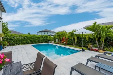2981 Shortleaf Avenue Oakland Park FL 33311