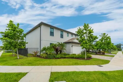 2981 Shortleaf Avenue Oakland Park FL 33311