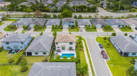 2981 Shortleaf Avenue Oakland Park FL 33311
