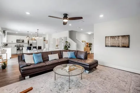 2981 Shortleaf Avenue Oakland Park FL 33311