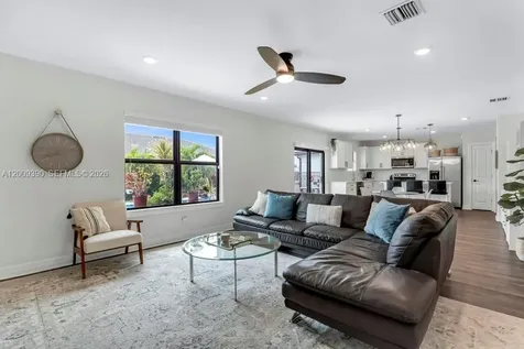 2981 Shortleaf Avenue Oakland Park FL 33311
