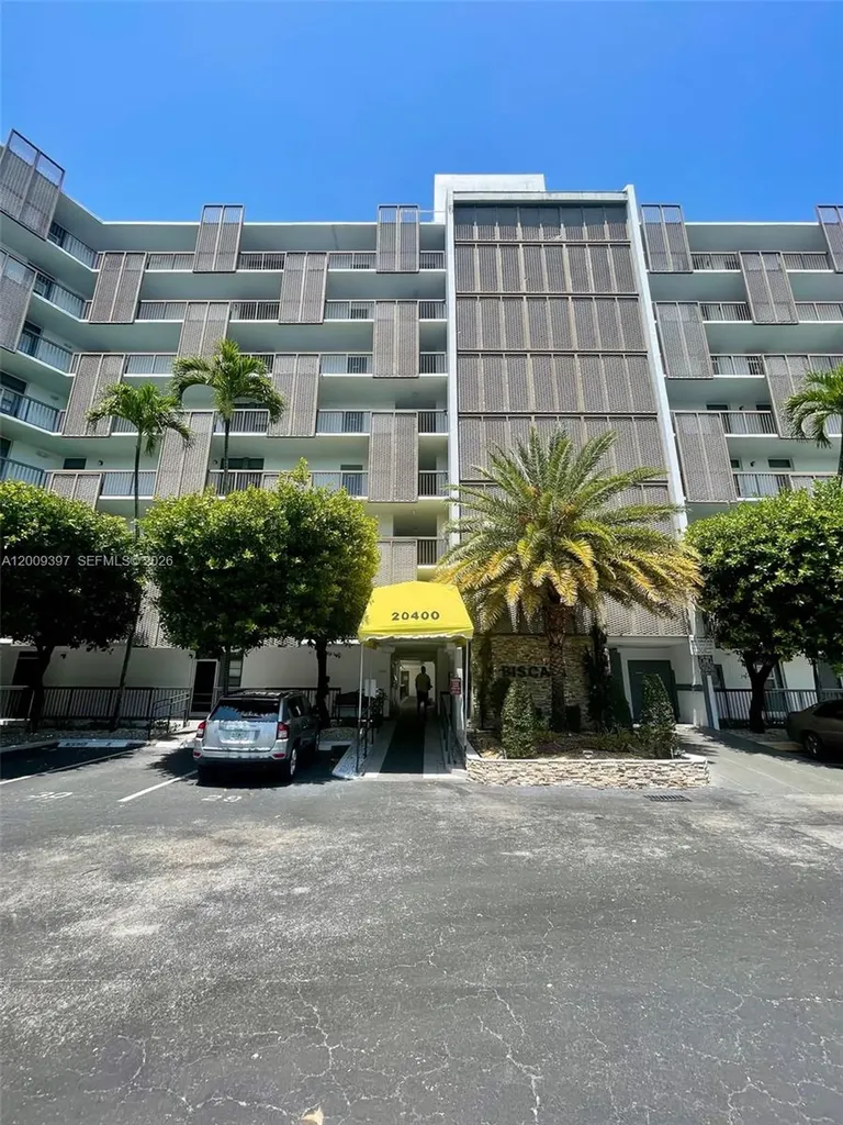 20400 W Country Club Drive Aventura FL 33180