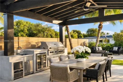 1560 Cleveland Road Miami Beach FL 33141