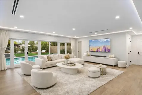 1560 Cleveland Road Miami Beach FL 33141