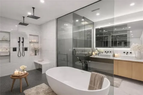 1560 Cleveland Road Miami Beach FL 33141