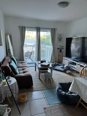 2740 SW 28th Terrace Miami FL 33133