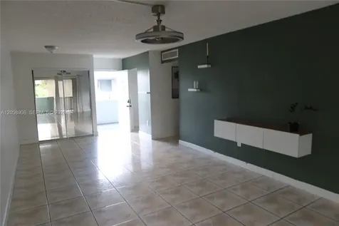 1725 W 60th Street Hialeah FL 33012