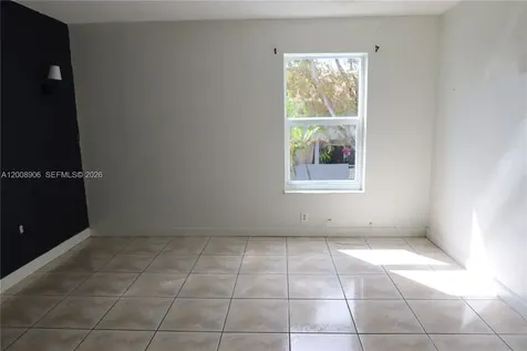 1725 W 60th Street Hialeah FL 33012