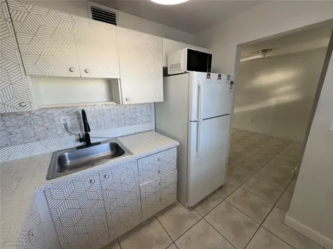 1725 W 60th Street Hialeah FL 33012
