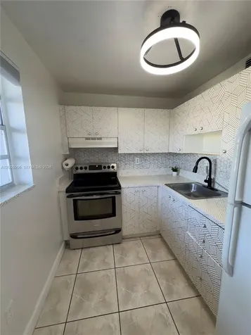 1725 W 60th Street Hialeah FL 33012