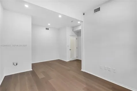 1600 Michigan Avenue Miami Beach FL 33139