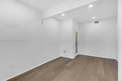 1600 Michigan Avenue Miami Beach FL 33139