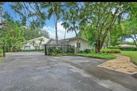 6875 SW 96th Street Pinecrest FL 33156