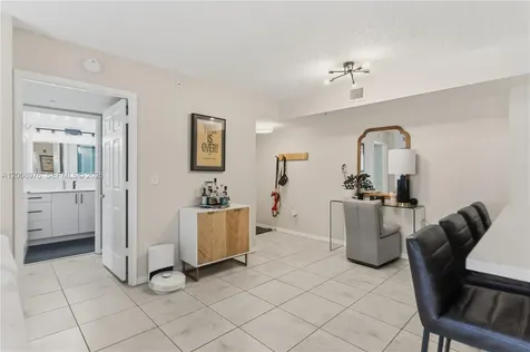 2640 S University Drive Davie FL 33328