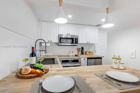 7326 Collins Avenue Miami Beach FL 33141