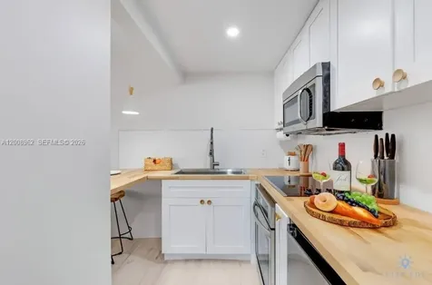 7326 Collins Avenue Miami Beach FL 33141