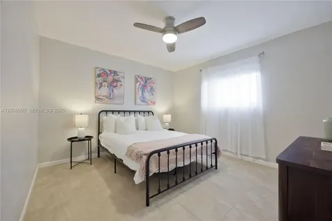 609 S Crescent Drive Hollywood FL 33021