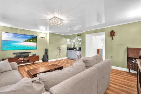 107 Heatherbrook Way Hollywood FL 33021