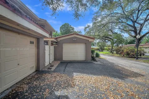 107 Heatherbrook Way Hollywood FL 33021