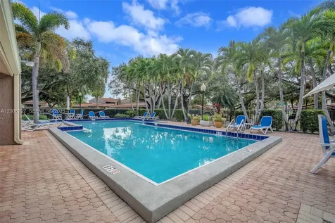 107 Heatherbrook Way Hollywood FL 33021