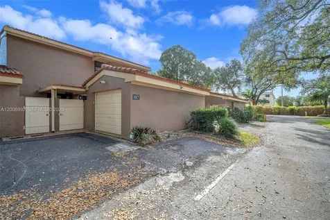 107 Heatherbrook Way Hollywood FL 33021