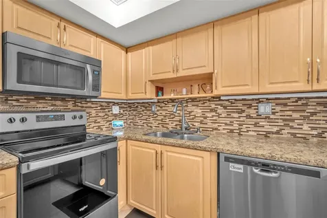 107 Heatherbrook Way Hollywood FL 33021
