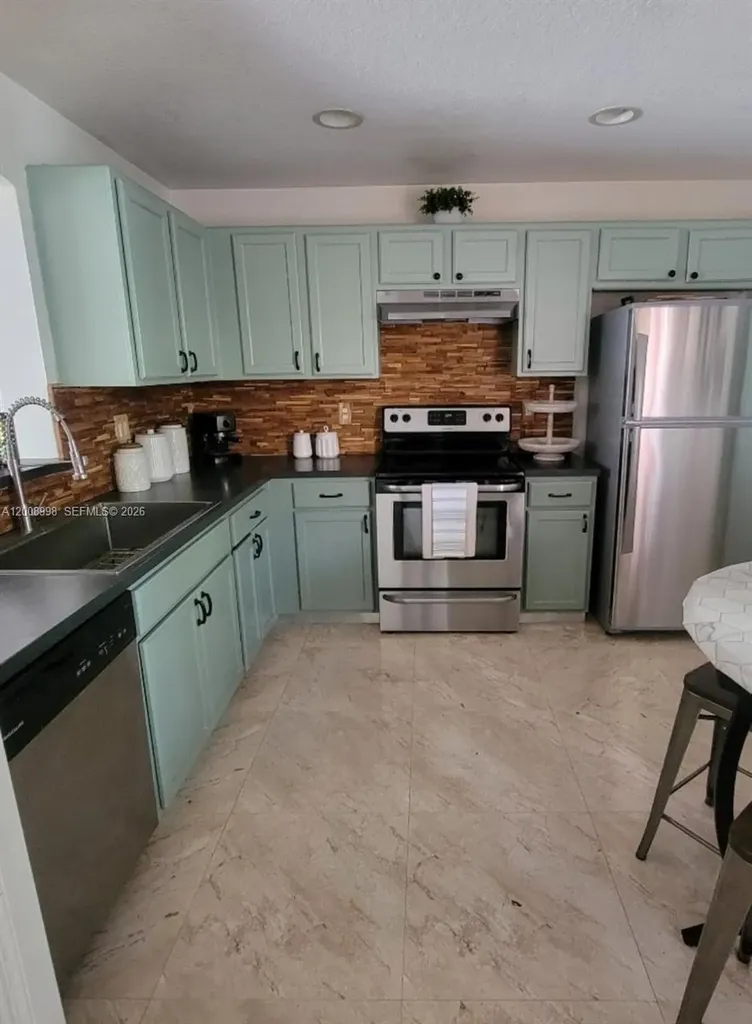16504 SW 71st Terrace Miami FL 33193